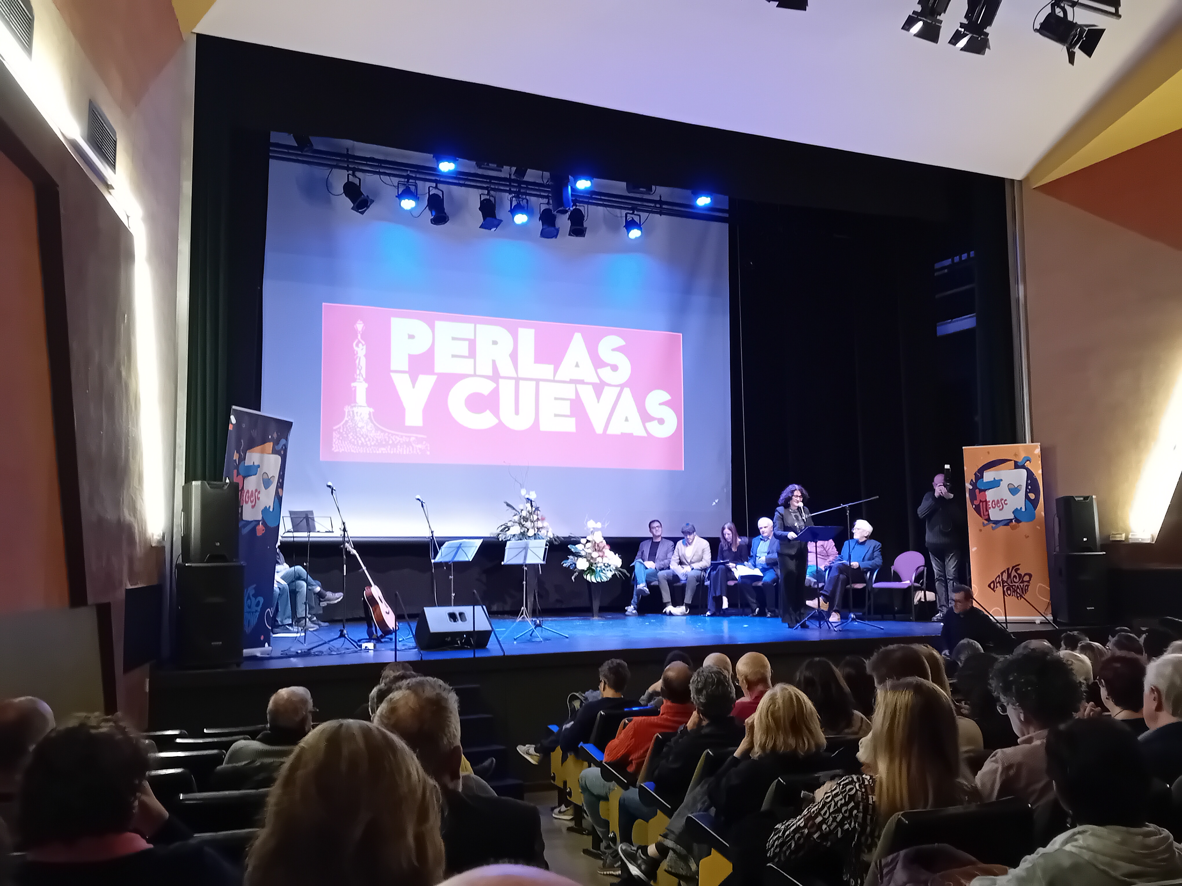 La revista Perlas y Cuevas tanca després de 63 anys d'existència.